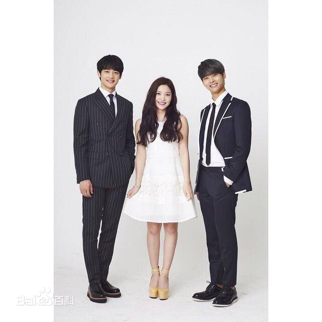 崔珉豪(Choi Minho、)音乐中心mc照前后照片