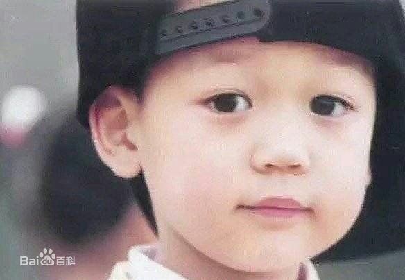 崔珉豪(Choi Minho、)珉豪童年照生活照相册