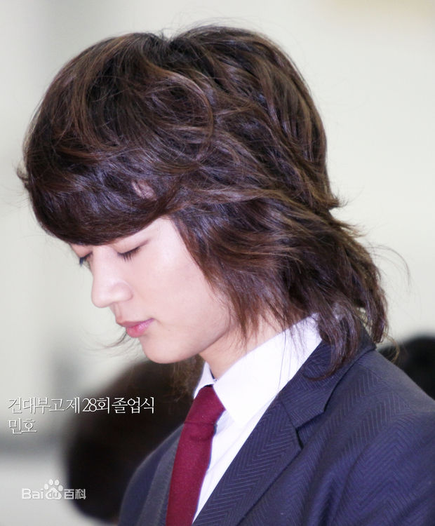 崔珉豪(Choi Minho、)珉豪高中毕业前后照片