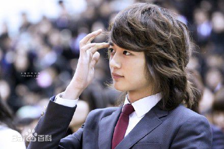 崔珉豪(Choi Minho、)珉豪高中毕业前后照片