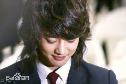 崔珉豪(Choi Minho、)珉豪高中毕业前后照片