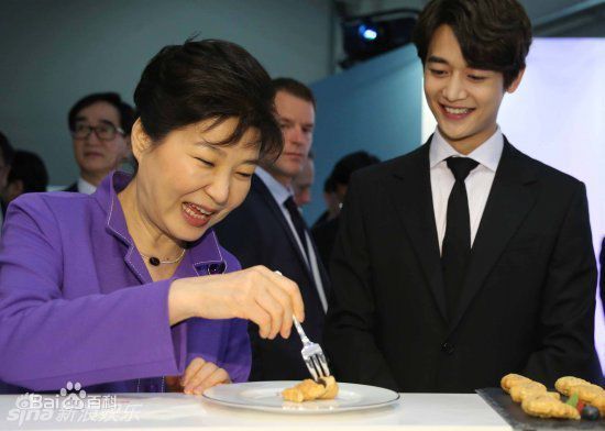 崔珉豪(Choi Minho、)陪同朴槿惠参加活动照性感图片图集