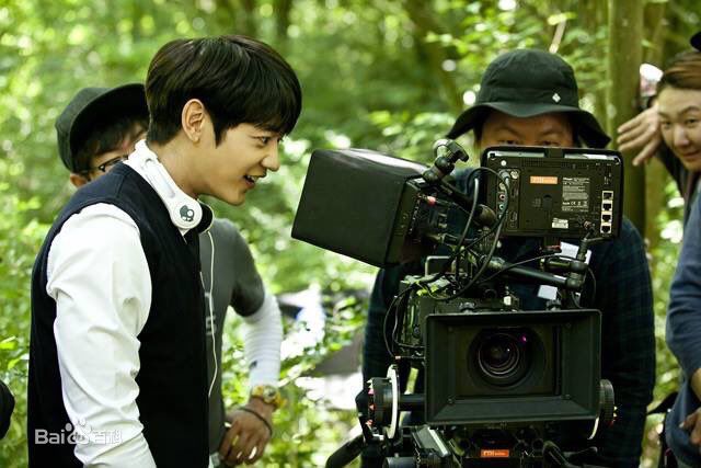 崔珉豪(Choi Minho、)季春奶奶性感图片壁纸