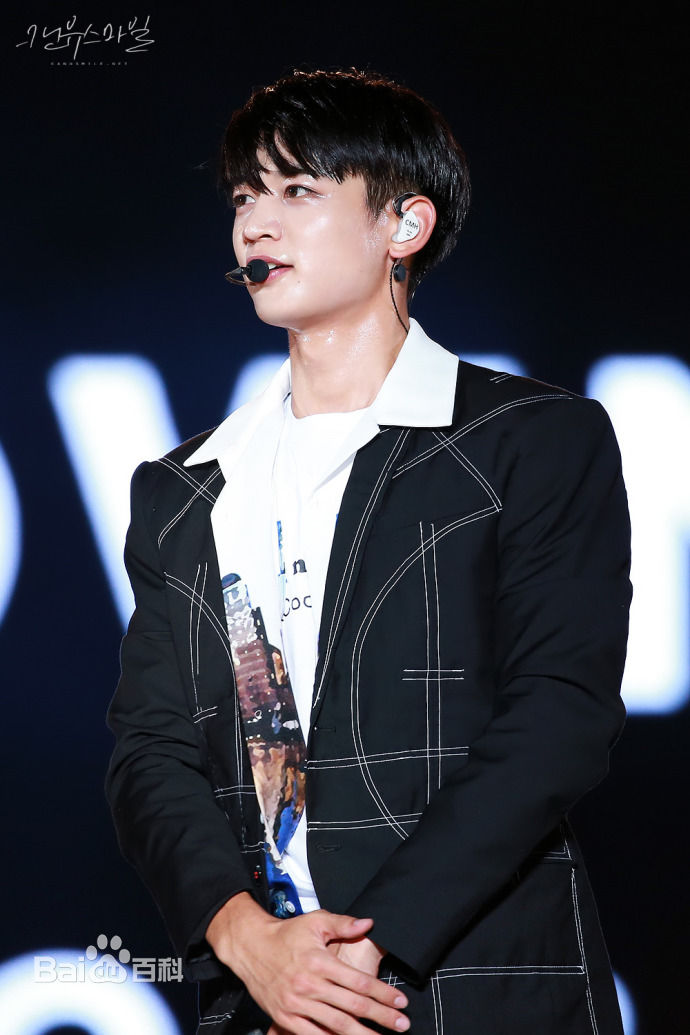 崔珉豪(Choi Minho、)饭拍图前后照片