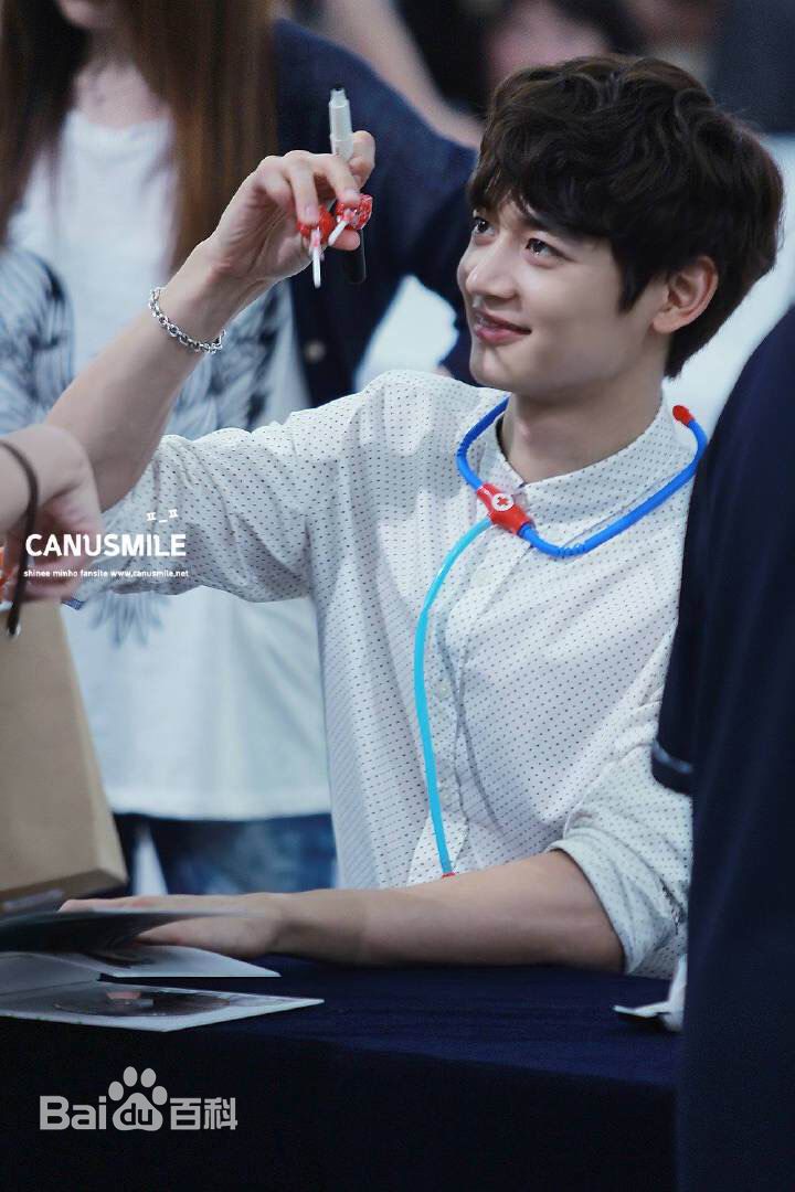 崔珉豪(Choi Minho、)饭拍图前后照片