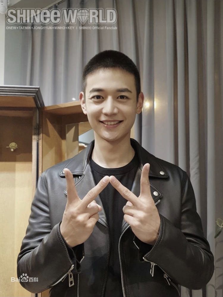 崔珉豪(Choi Minho、)入伍前后照片