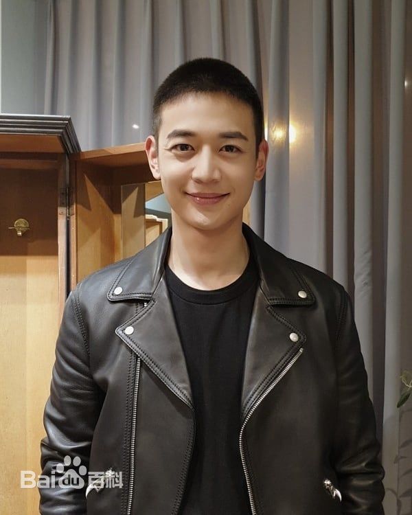 崔珉豪(Choi Minho、)入伍前后照片