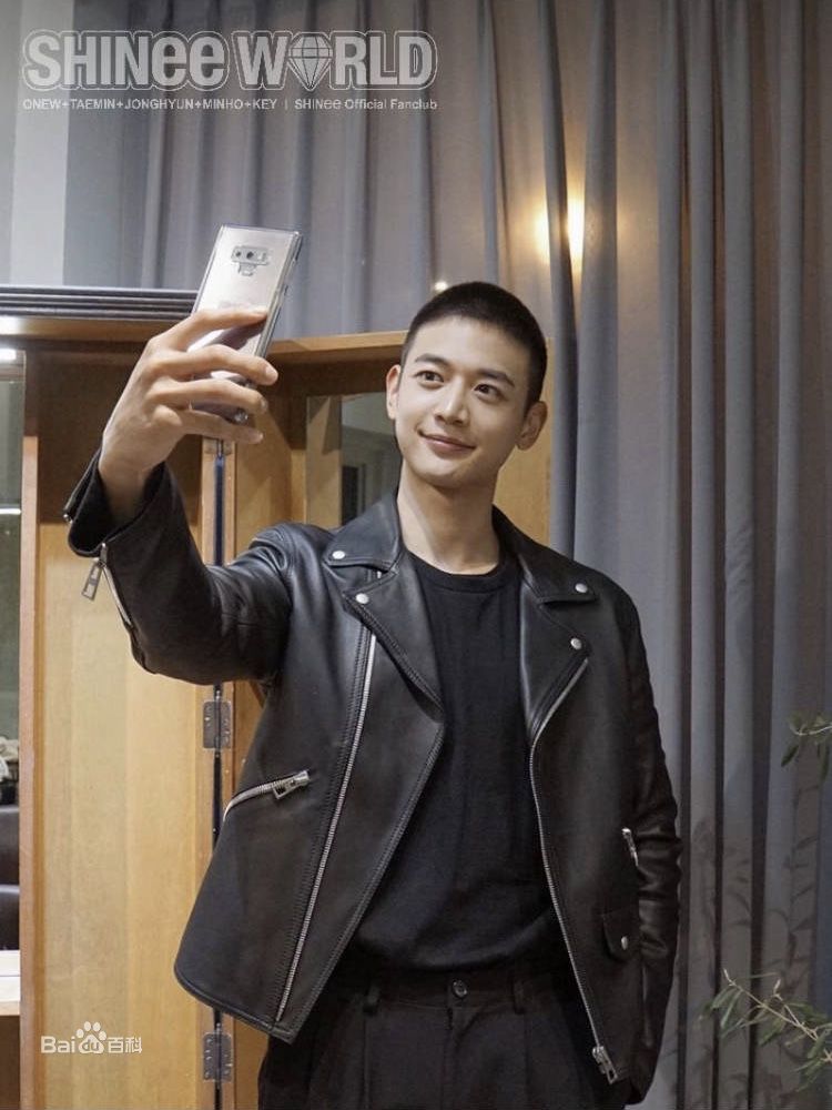 崔珉豪(Choi Minho、)入伍前后照片