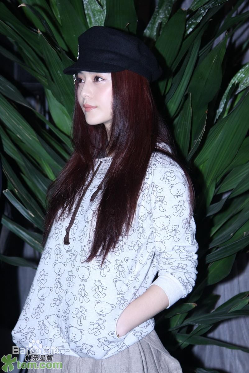 麦田(Wheat) 新闻发布会性感图片壁纸