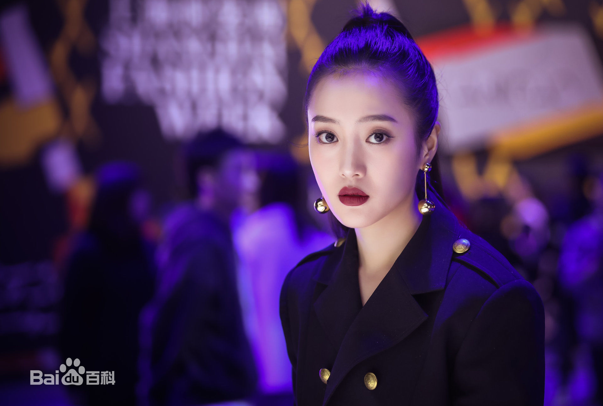 王梓薇时尚活动壁纸壁纸