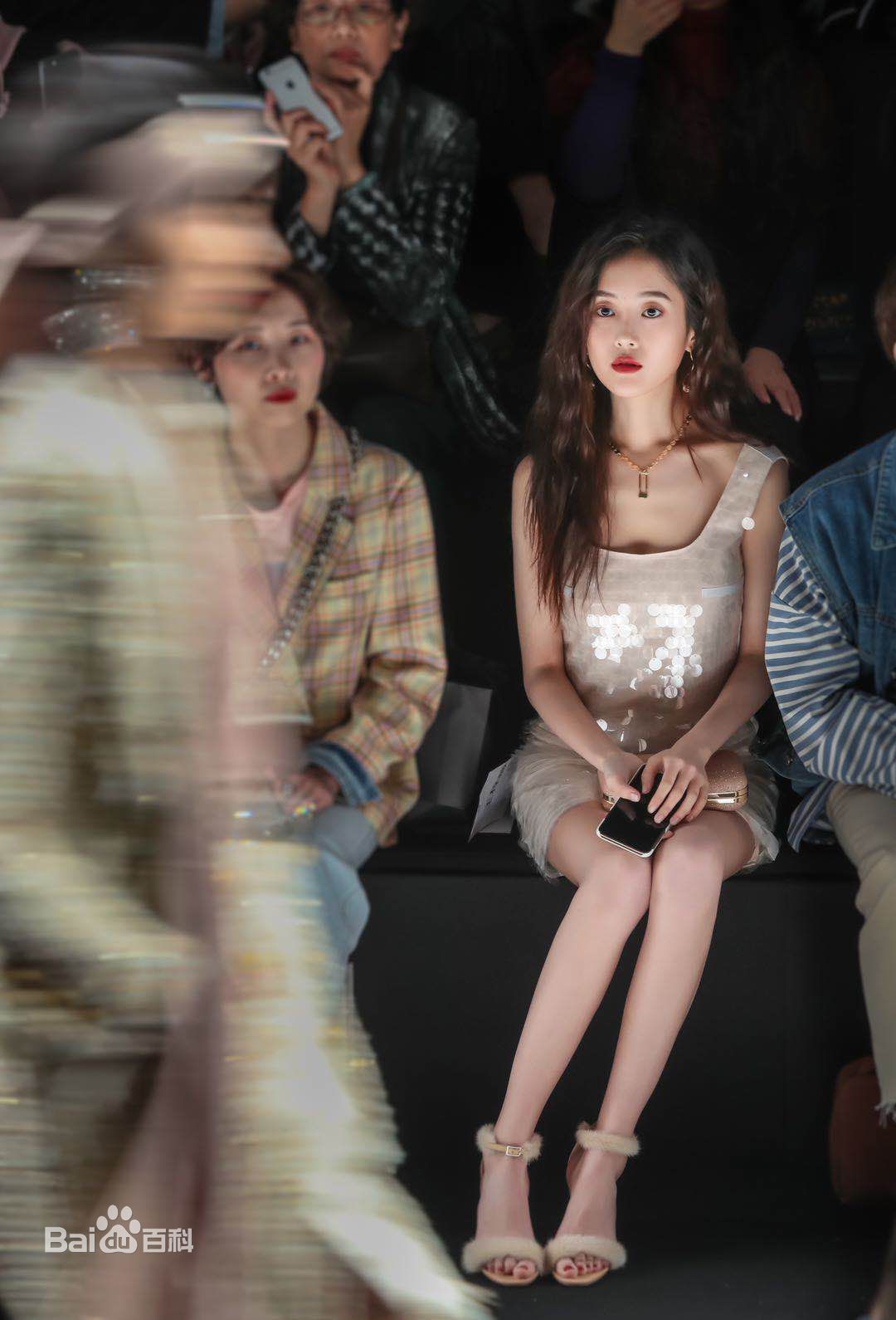 王梓薇时尚活动壁纸壁纸