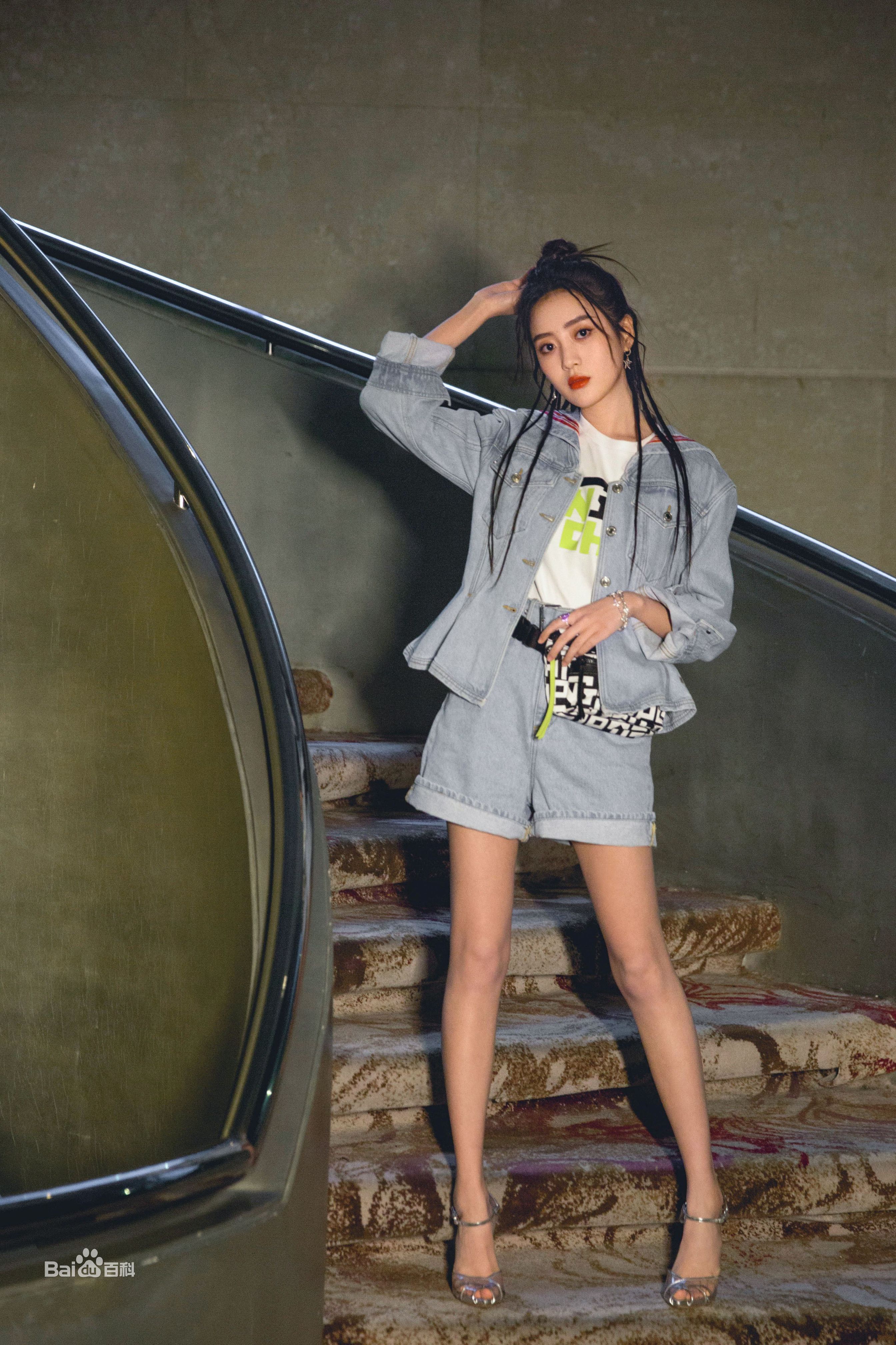 王梓薇时尚活动壁纸壁纸