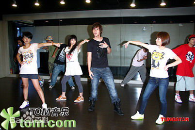 周定纬(Judy Chou)-比你贱拍摄花絮生活照