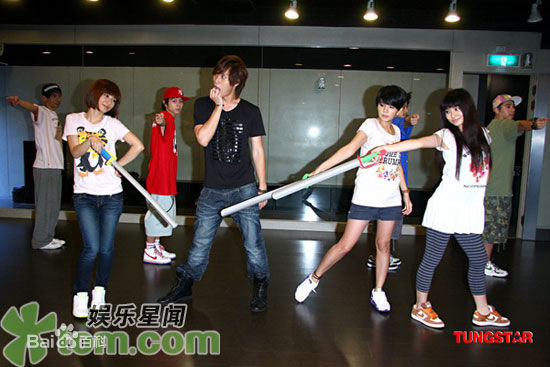 周定纬(Judy Chou)-比你贱拍摄花絮生活照