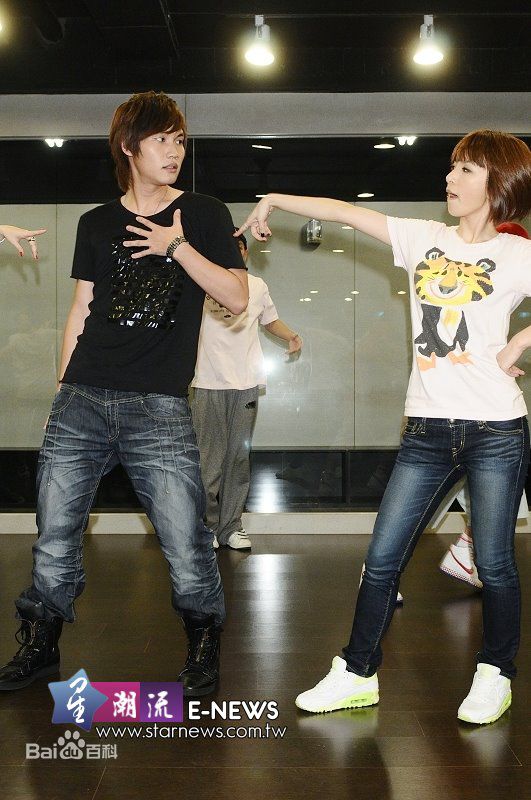 周定纬(Judy Chou)-比你贱拍摄花絮生活照