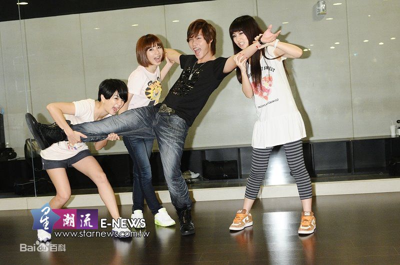 周定纬(Judy Chou)-比你贱拍摄花絮生活照