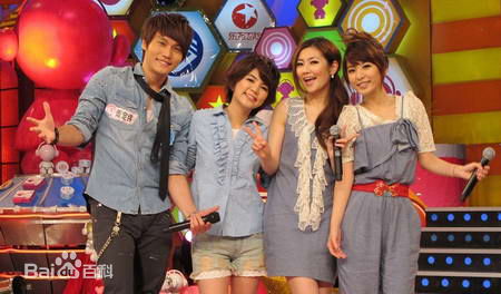 周定纬(Judy Chou)-两个人的荒岛MV生活照