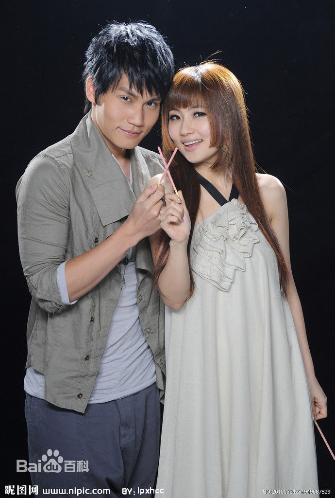 周定纬(Judy Chou)-两个人的荒岛MV生活照