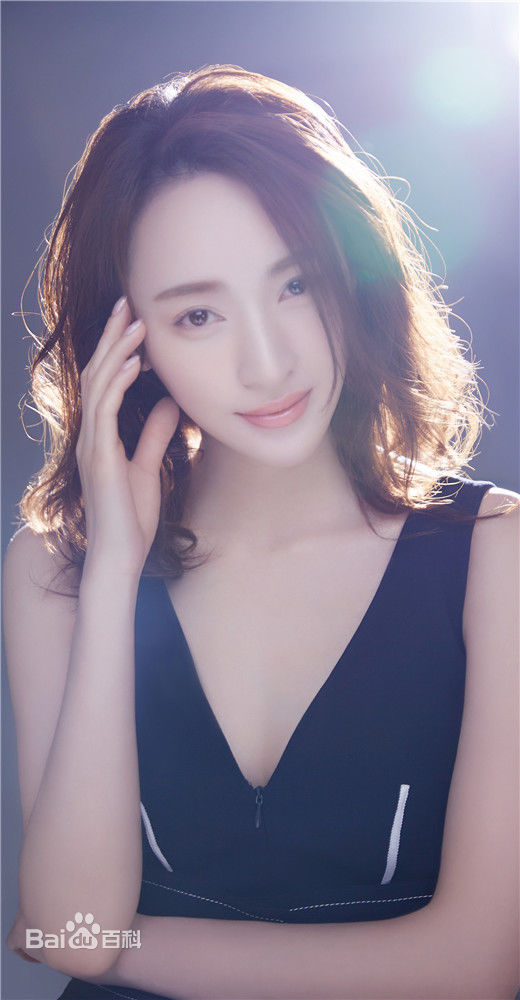 最新黄小戈(Megan Hwang)性感图片