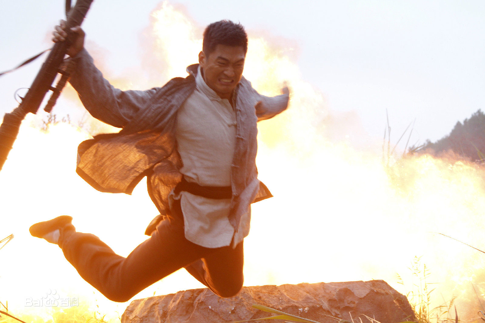 最新李瀚均在电视剧《猎刃》饰演李国邦中的图集