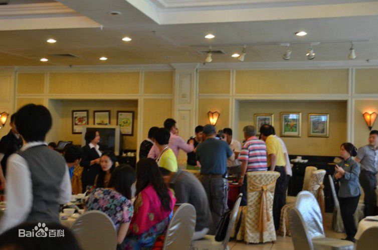 精选瞿澳晖在在《一见未钟情》开机仪式上中的图册