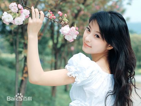 刘妙最新《暮春樱花》壁纸