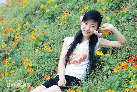 刘妙最新《暮春樱花》壁纸