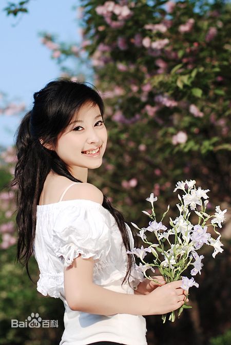 刘妙最新《暮春樱花》壁纸