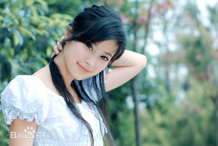 刘妙最新《暮春樱花》壁纸