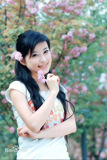 刘妙最新《暮春樱花》壁纸