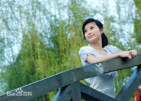 刘妙最新《暮春樱花》壁纸