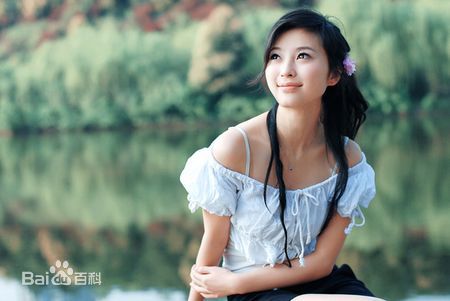 刘妙最新《暮春樱花》壁纸