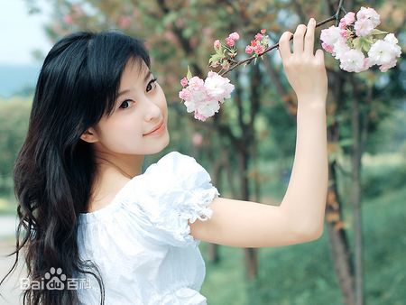 刘妙最新《暮春樱花》壁纸