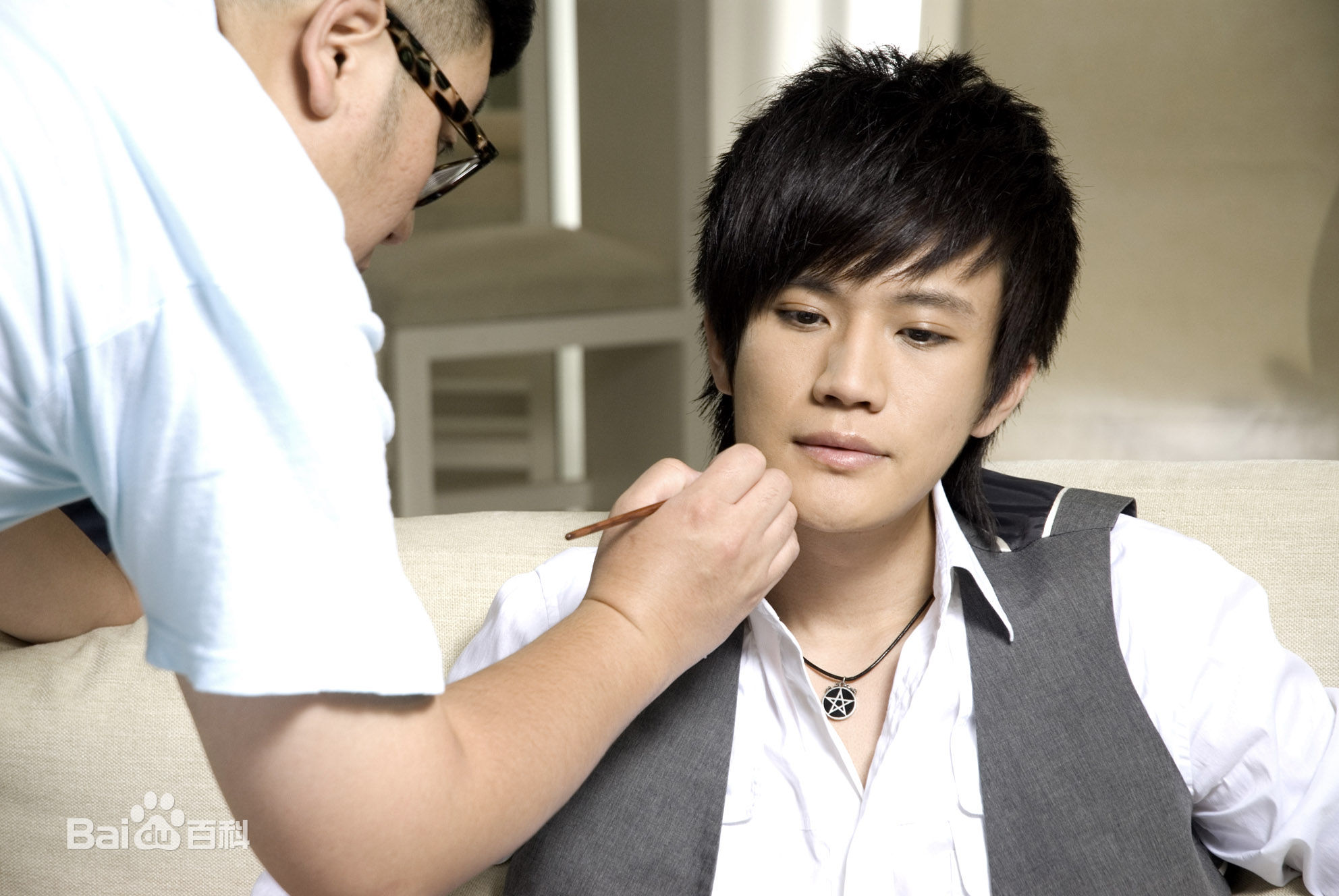 雷诺儿的个人图册素颜照壁纸