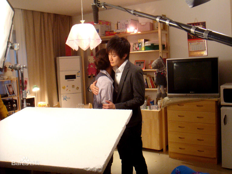 雷诺儿的个人图册素颜照壁纸