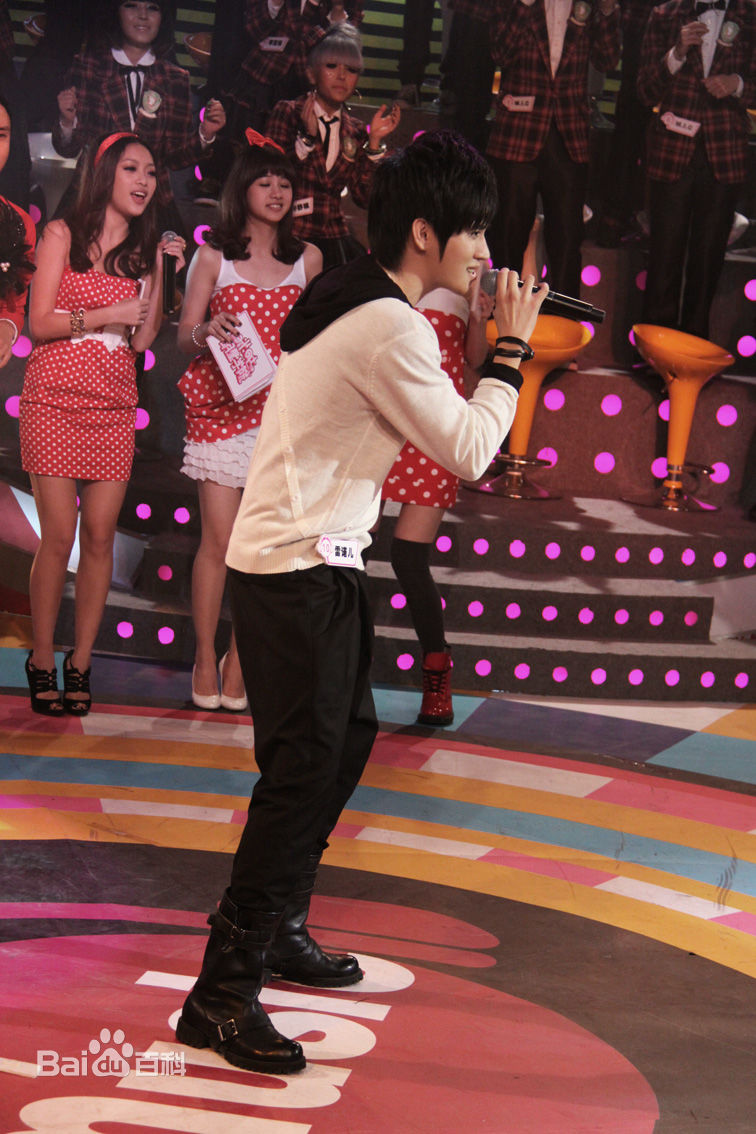 雷诺儿的个人图册素颜照壁纸