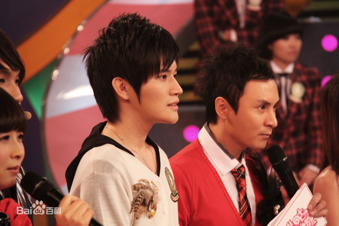 雷诺儿的个人图册素颜照壁纸