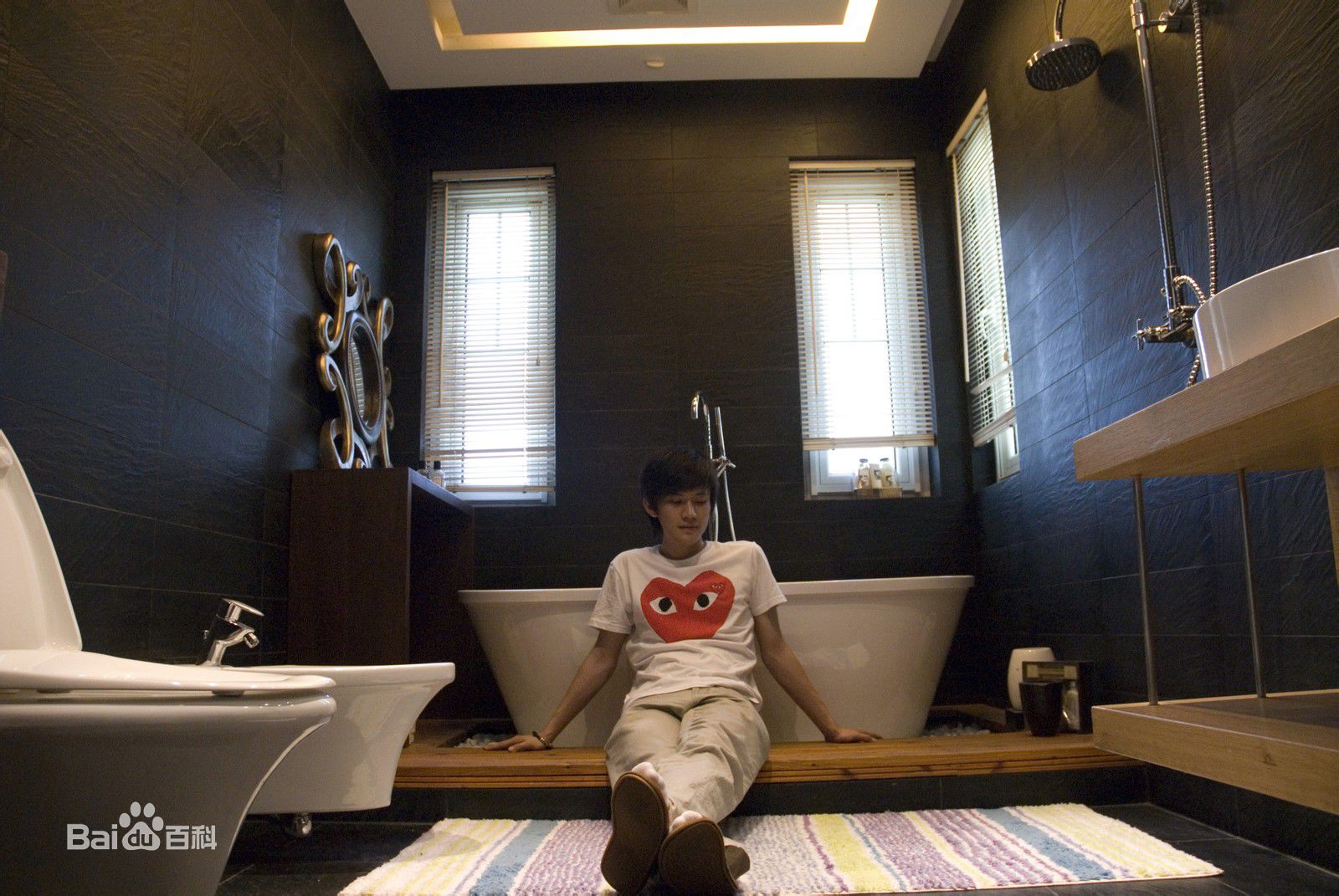 雷诺儿的个人图册素颜照壁纸