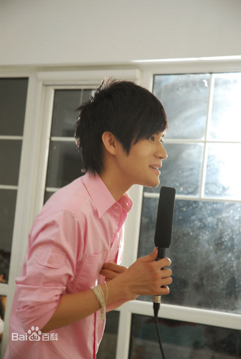 雷诺儿的个人图册素颜照壁纸