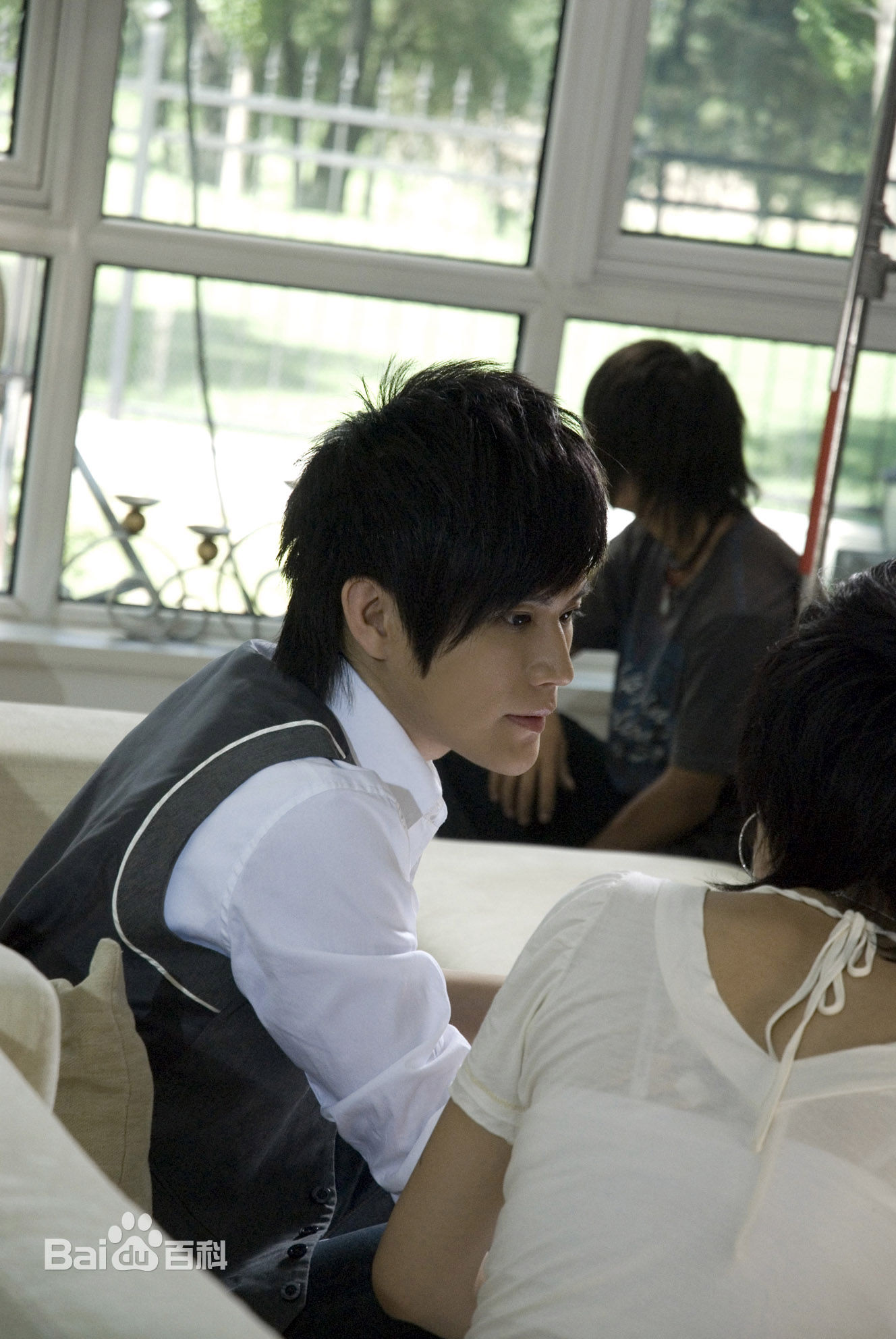 雷诺儿的个人图册素颜照壁纸