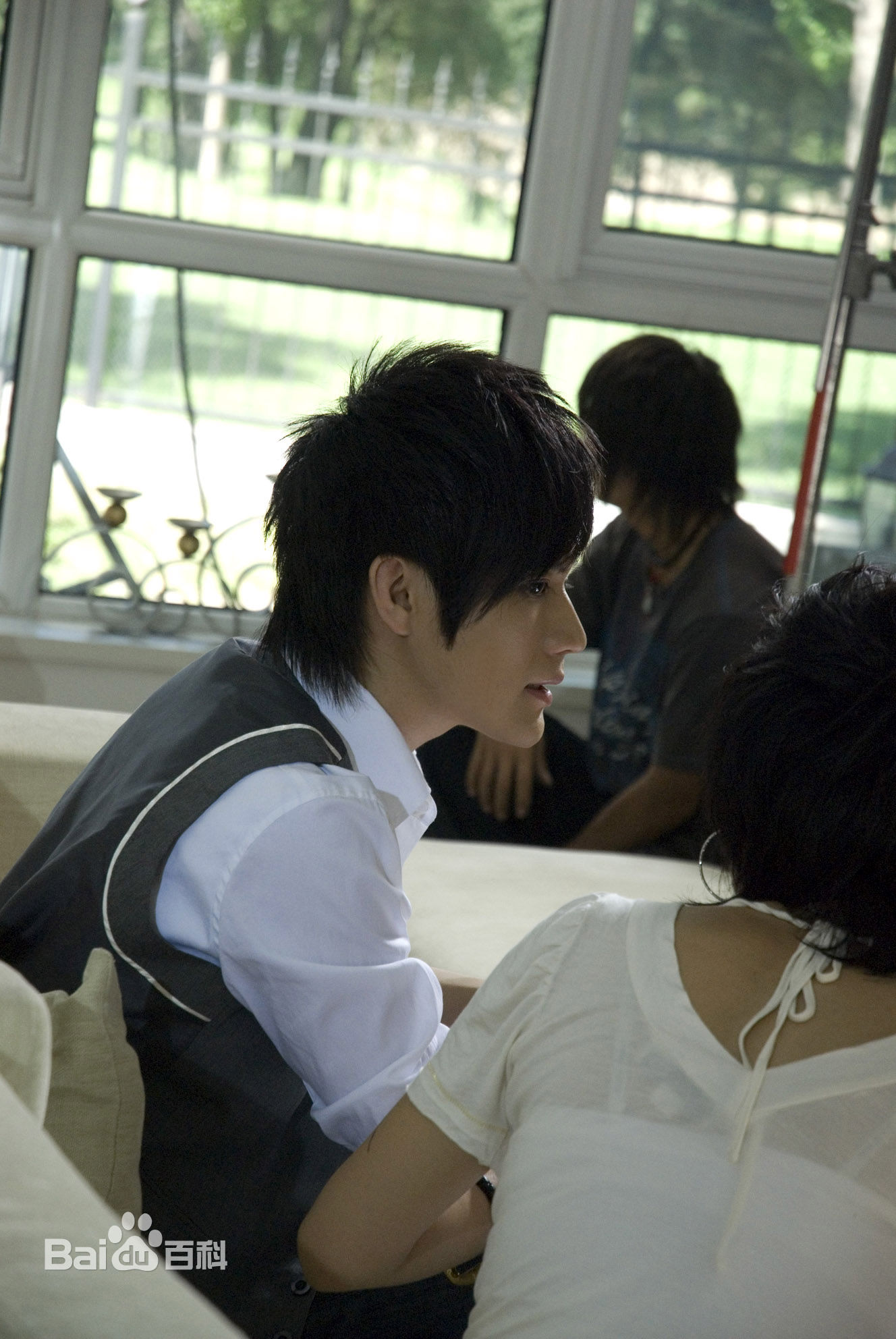 雷诺儿的个人图册素颜照壁纸