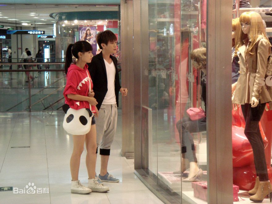 雷诺儿的个人图册素颜照相册