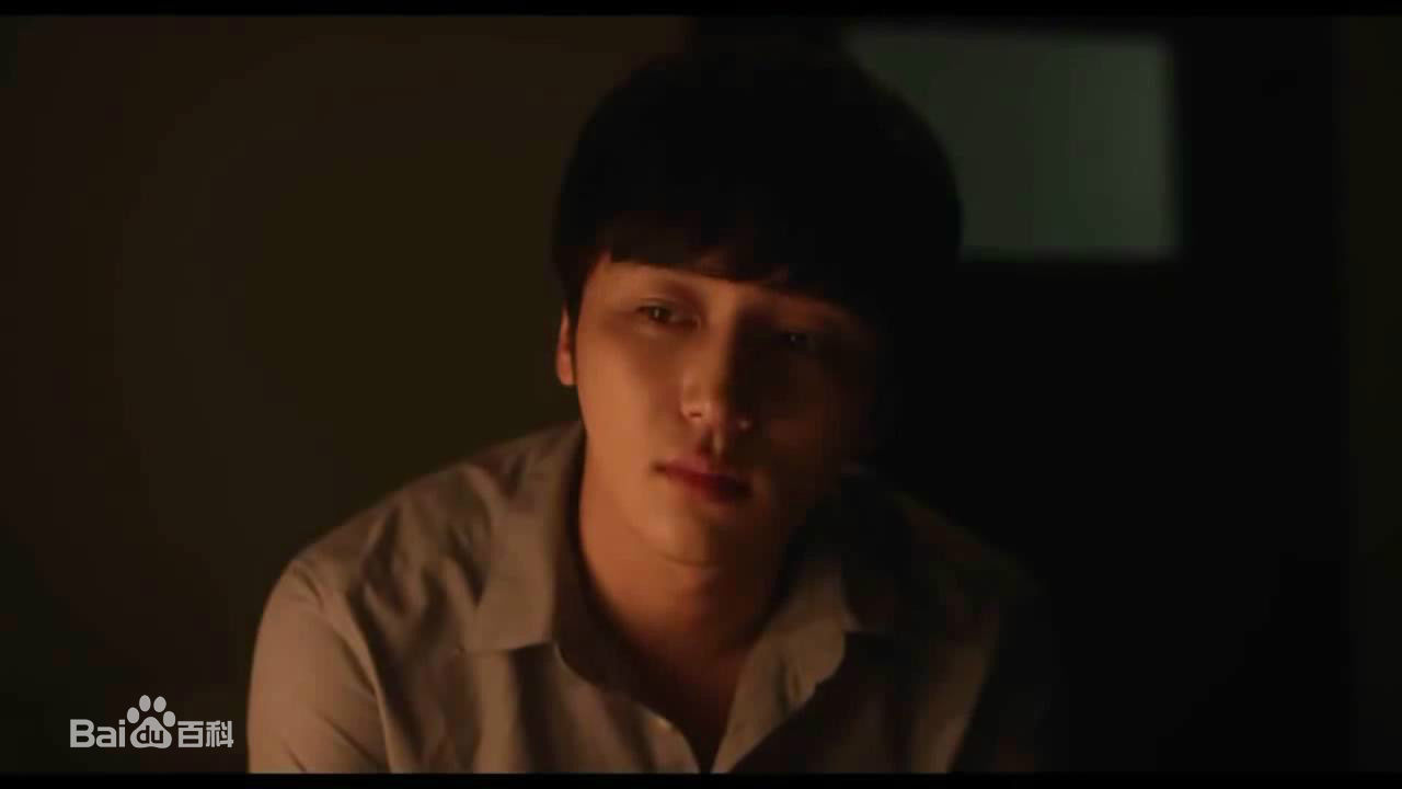 卞约汉(Byun Yo-han)三面镜子生活照