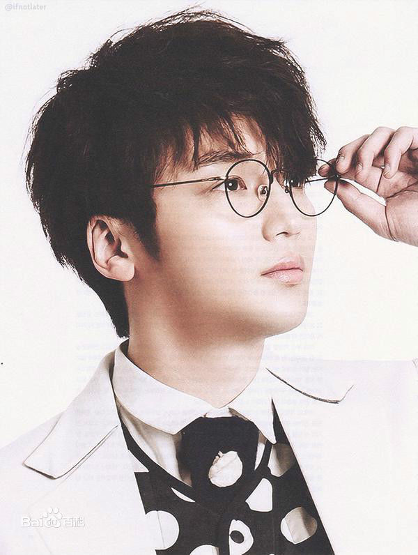 卞约汉(Byun Yo-han)BIG ISSUE_20150301_NO.103性感图片图集