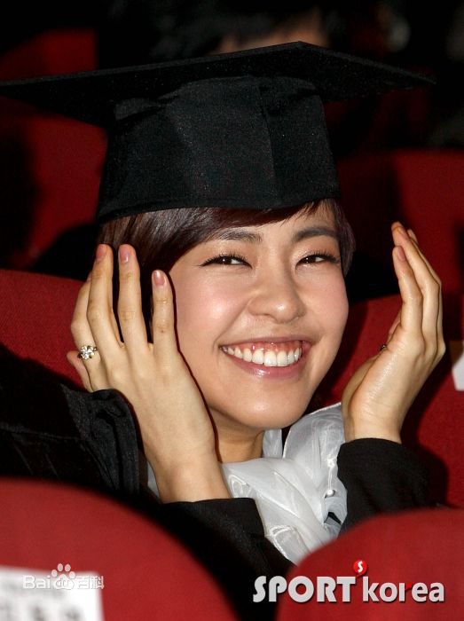 李允智(Lee yong ji)出席活动图片图册