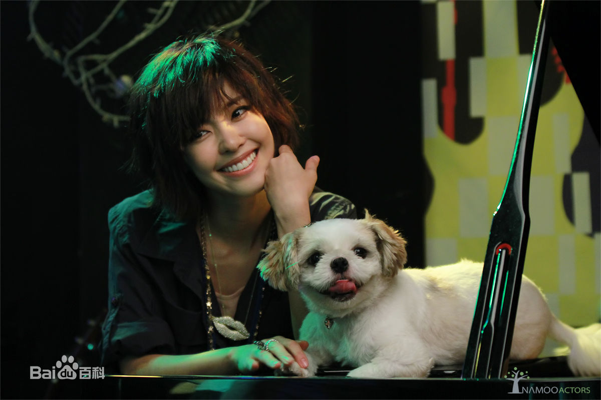 李允智(Lee yong ji)李允芝 杂志