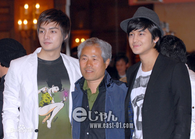 金俊(Kim Jun)参加活动的照片前后照片