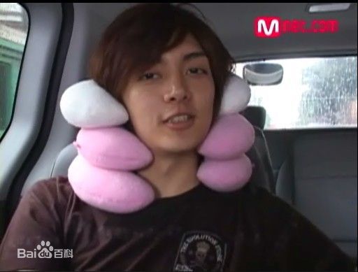 金俊(Kim Jun)参加活动的照片前后照片