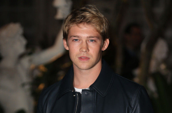 最优质乔·阿尔文(Joe Alwyn)生活照