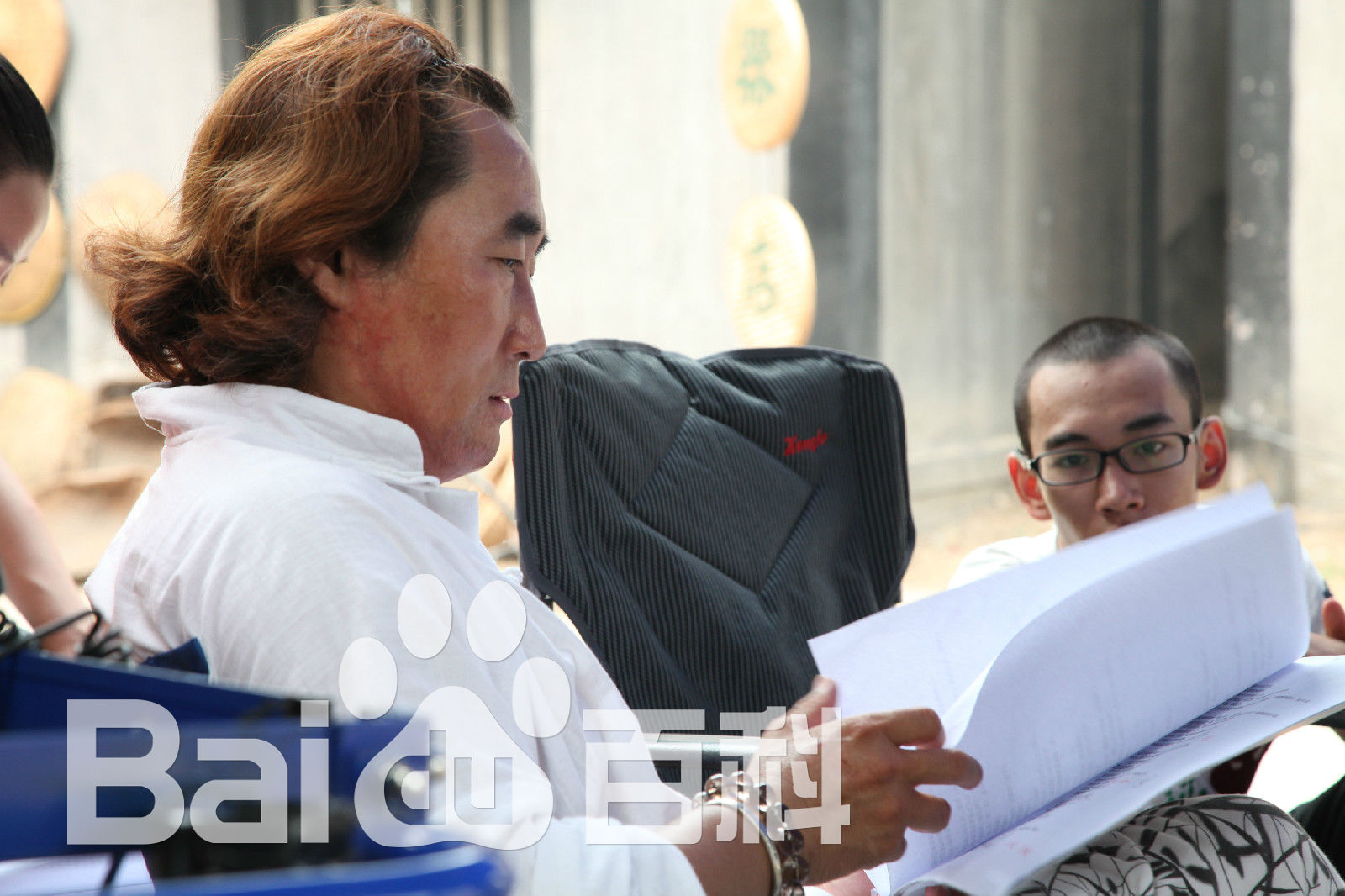 最优质陈强在导演《小西天狄道传奇》现场中的相册